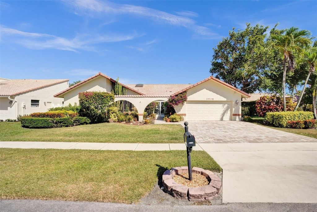 Photo of 2538 SW 23rd Cranbrook Place, Boynton Beach, FL 33436 (MLS # F10444462)