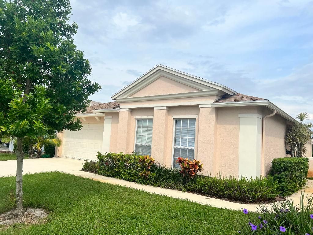 Photo of 521 SW Indian Key Drive, Port Saint Lucie, FL 34986 (MLS # R10933138)