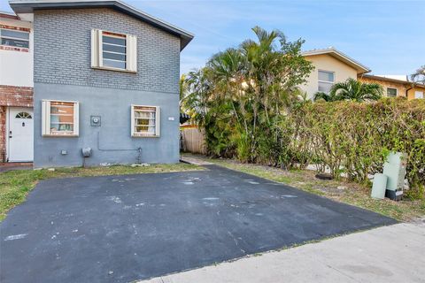 447 Sunshine Dr Coconut Creek FL 33066