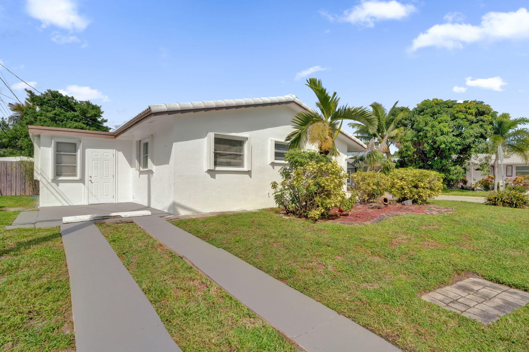4553 NW 16TH Terrace