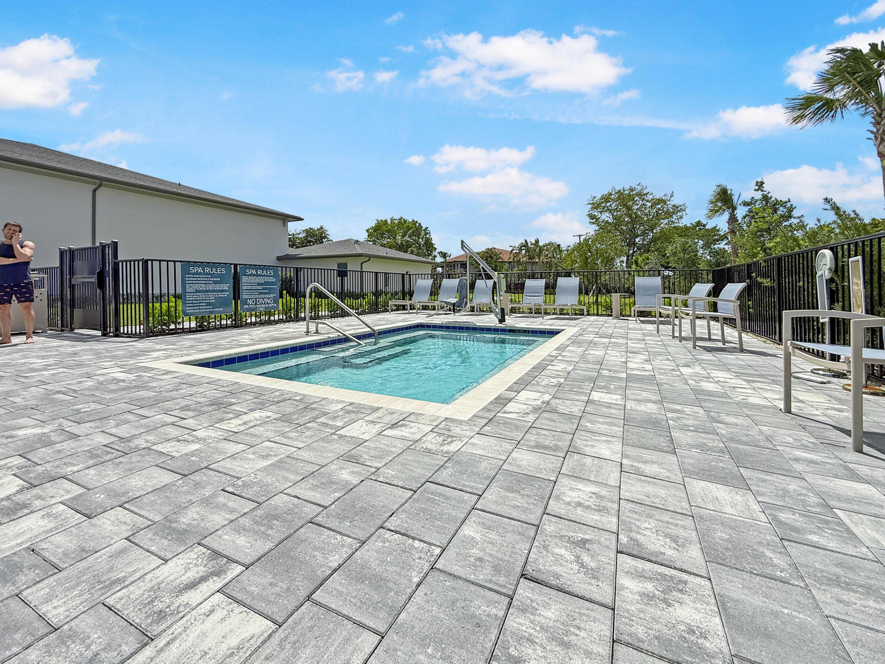 PALM GREENS AT VILLA DEL RAY CONDO II - Residential Lease