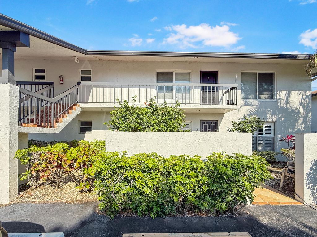 Photo of 13586 Sabal Palm Court #D, Delray Beach, FL 33484 (MLS # B26016359)