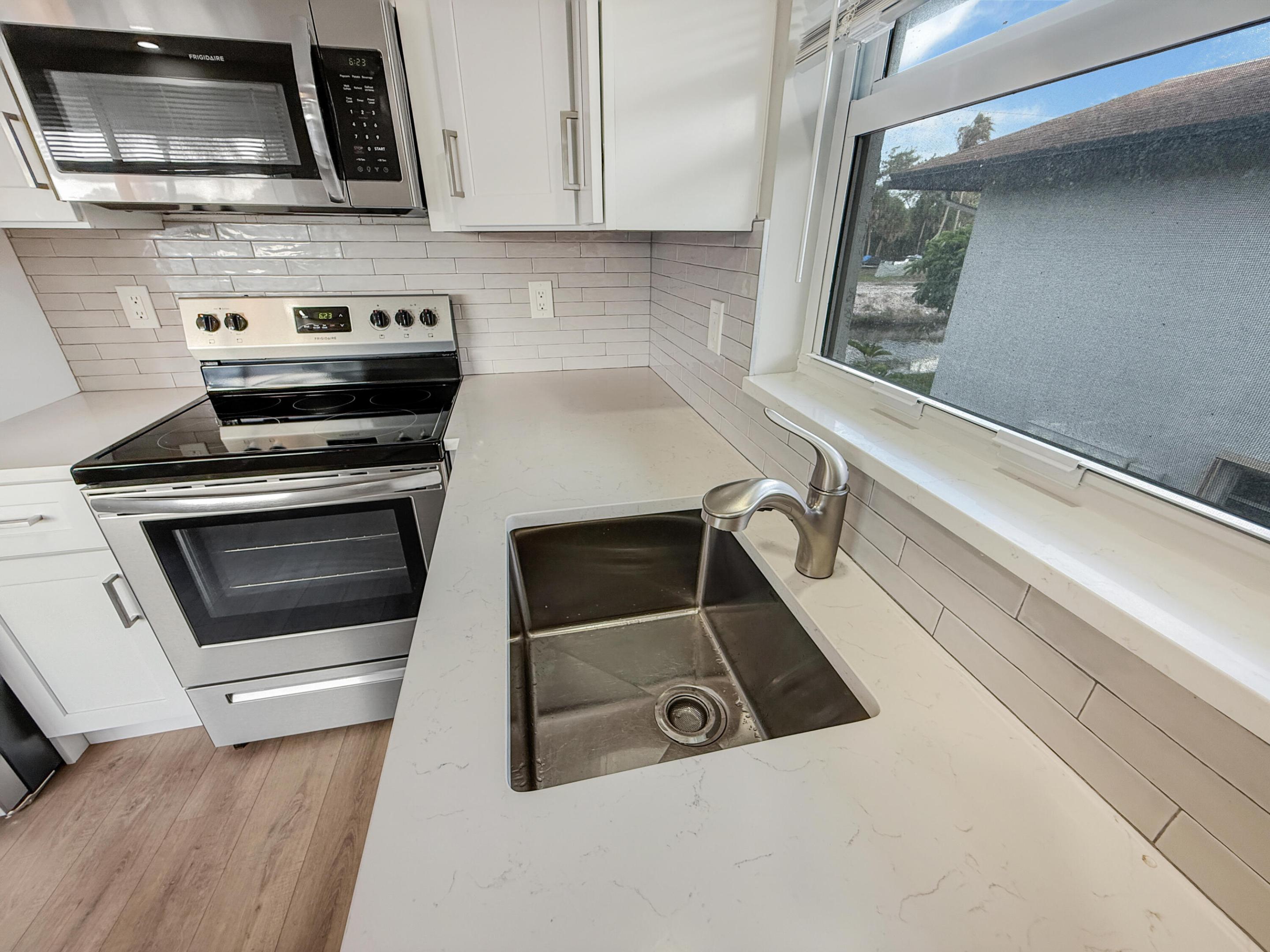 PALM GREENS AT VILLA DEL RAY CONDO II - Residential Lease