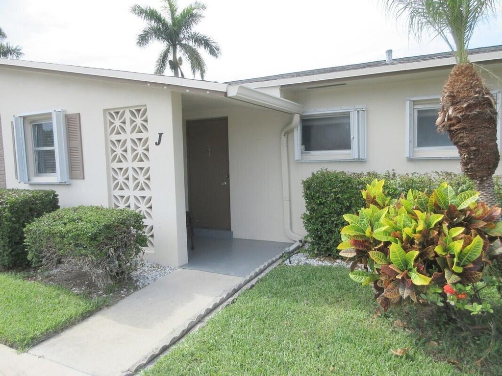 Photo of 2572 Emory Drive E #J, West Palm Beach, FL 33415 (MLS # B26046240)