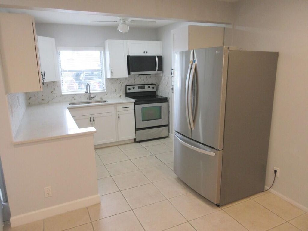 Photo of 2572 Emory Drive E #J, West Palm Beach, FL 33415 (MLS # B26046240)