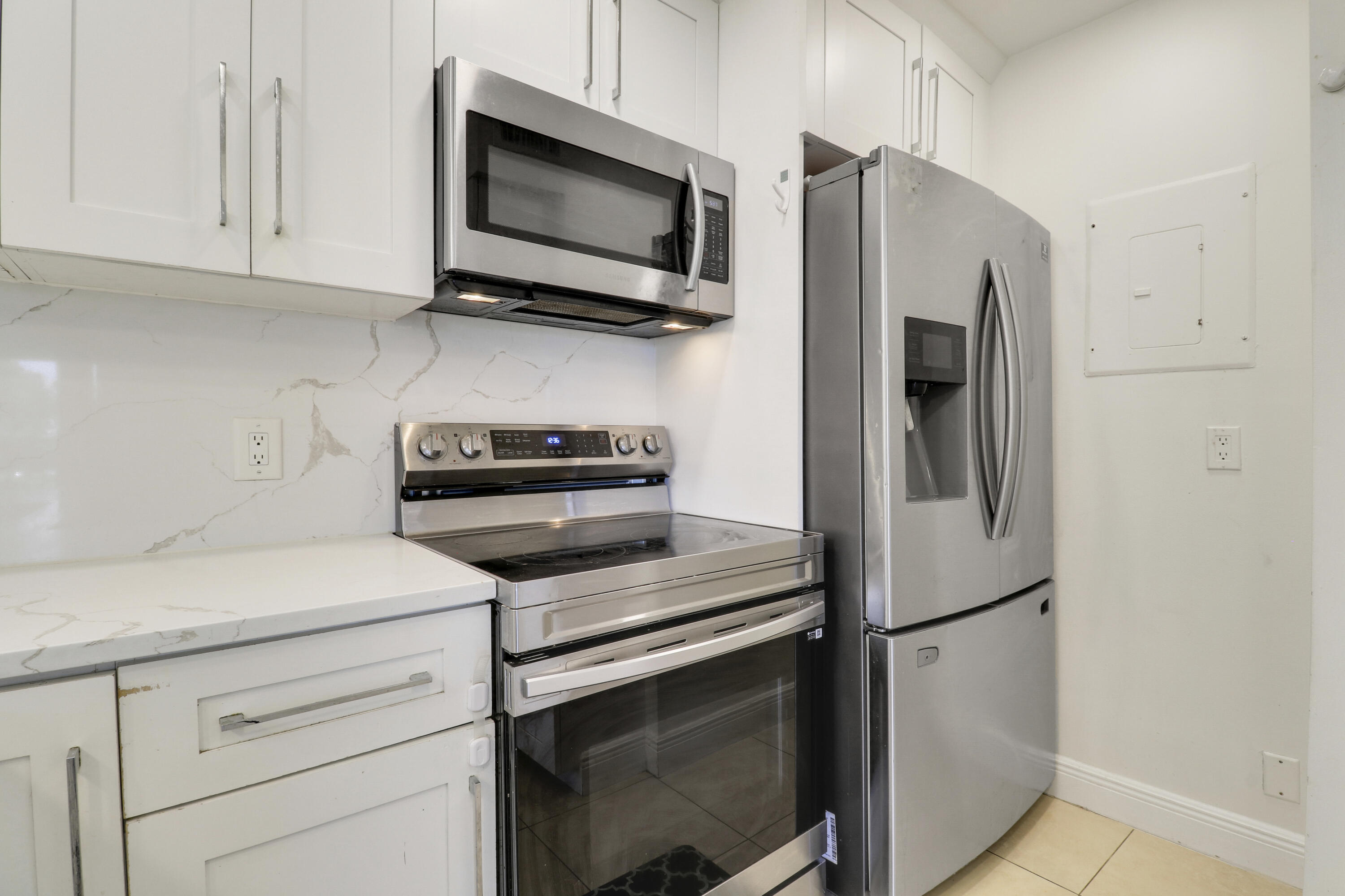 PALM CLUB WEST VILLAGE 1 CONDO - Residential