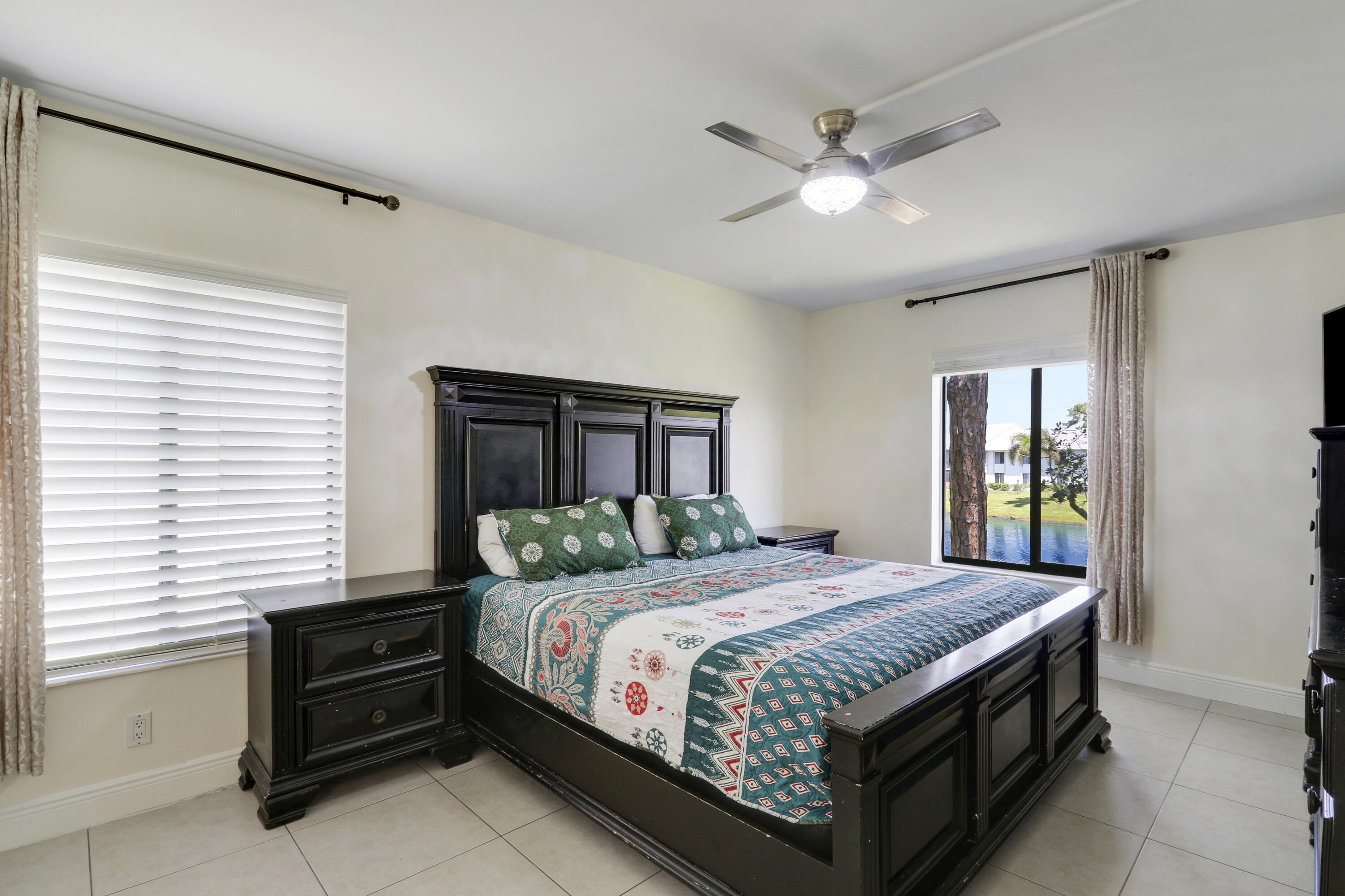 PALM CLUB WEST VILLAGE 1 CONDO - Residential