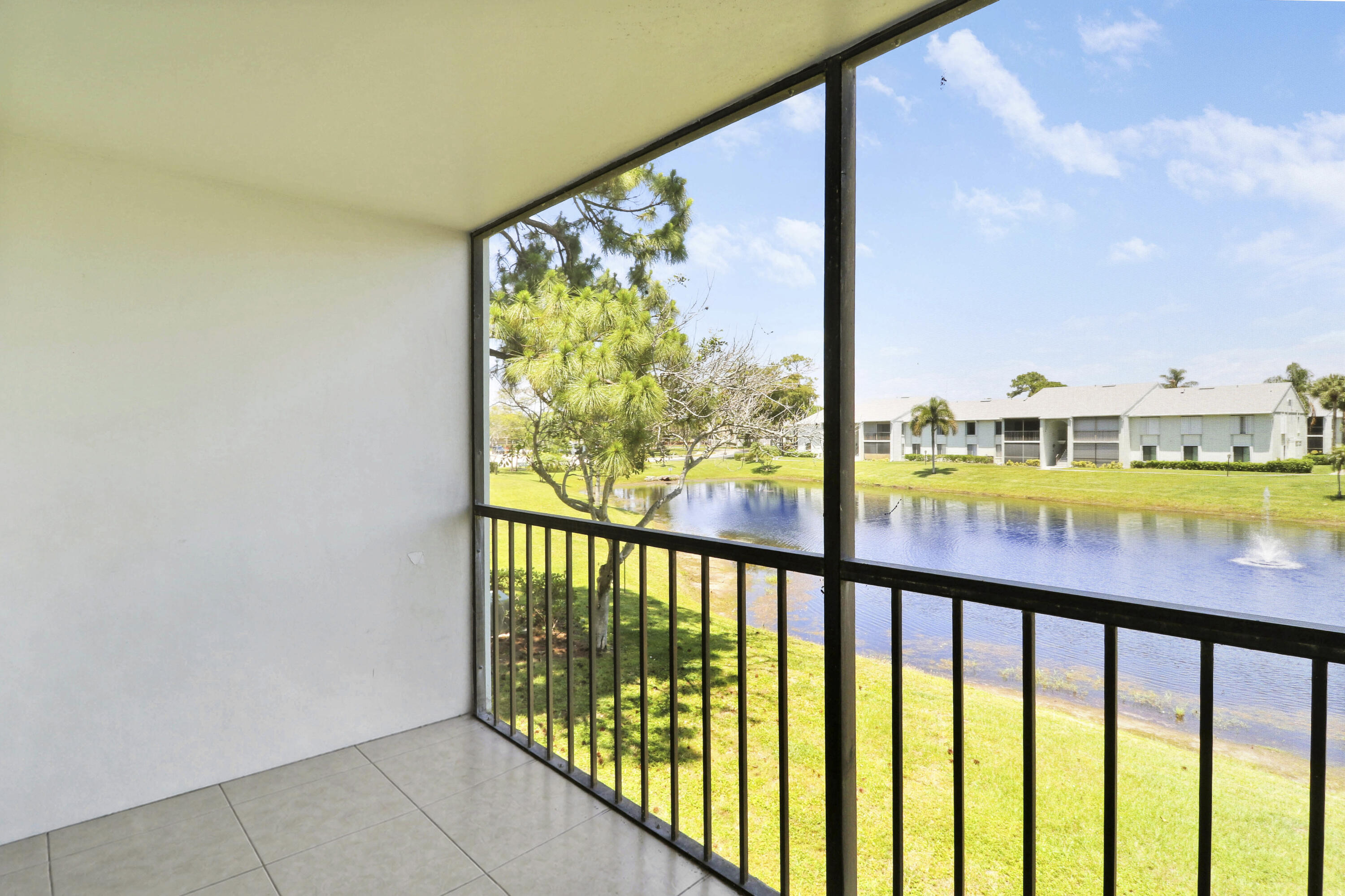 PALM CLUB WEST VILLAGE 1 CONDO - Residential