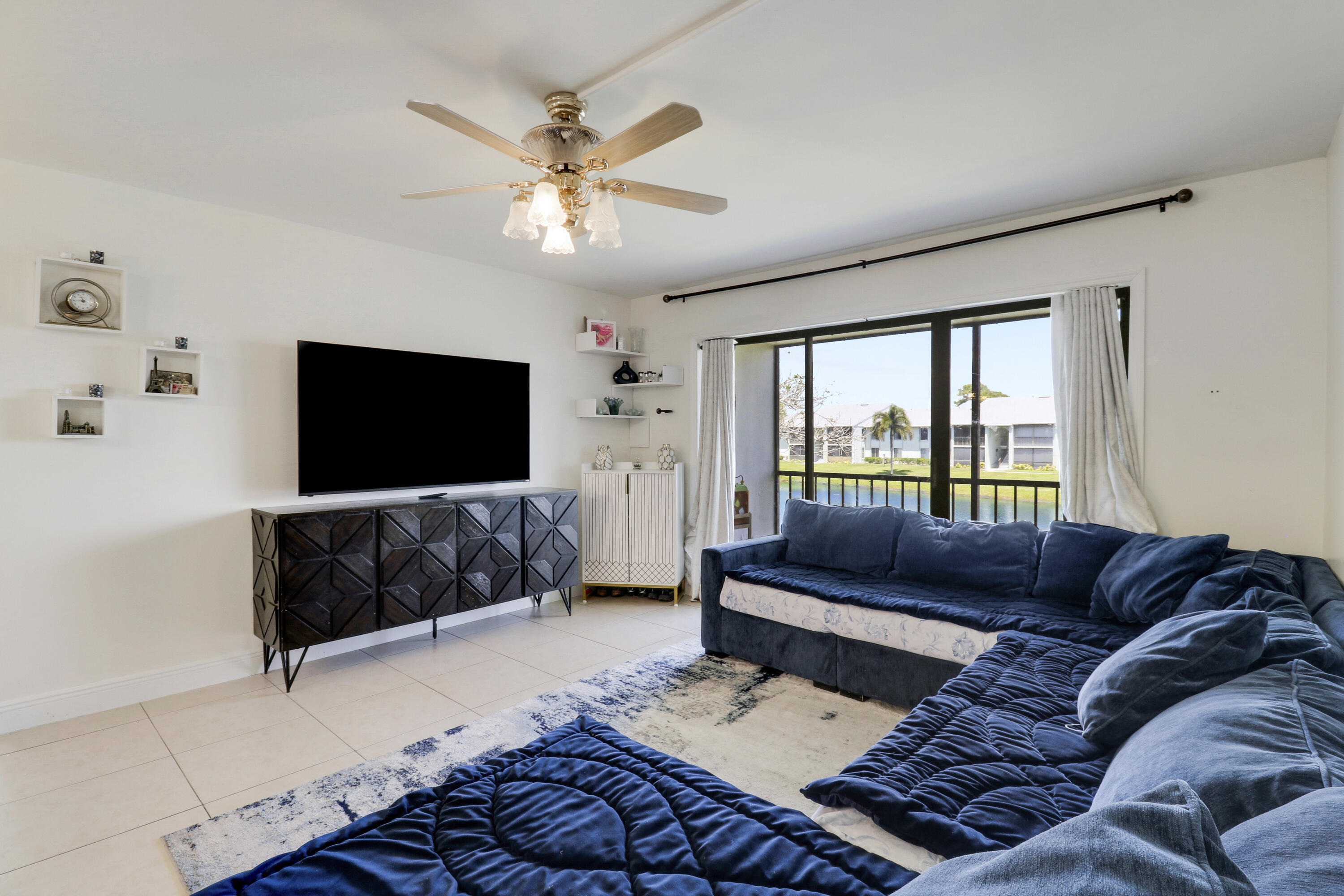 PALM CLUB WEST VILLAGE 1 CONDO - Residential