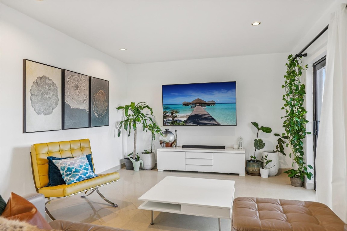 COUNTRY SQUIRE TOWNHOMES - Residential