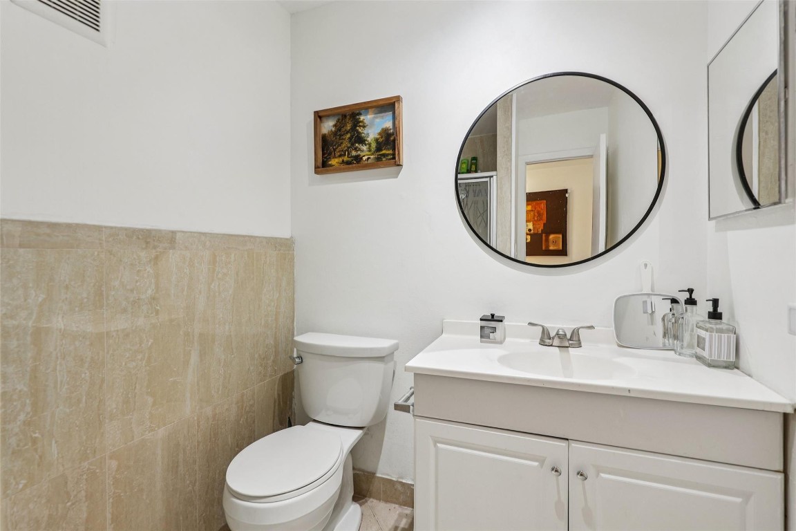 COUNTRY SQUIRE TOWNHOMES - Residential