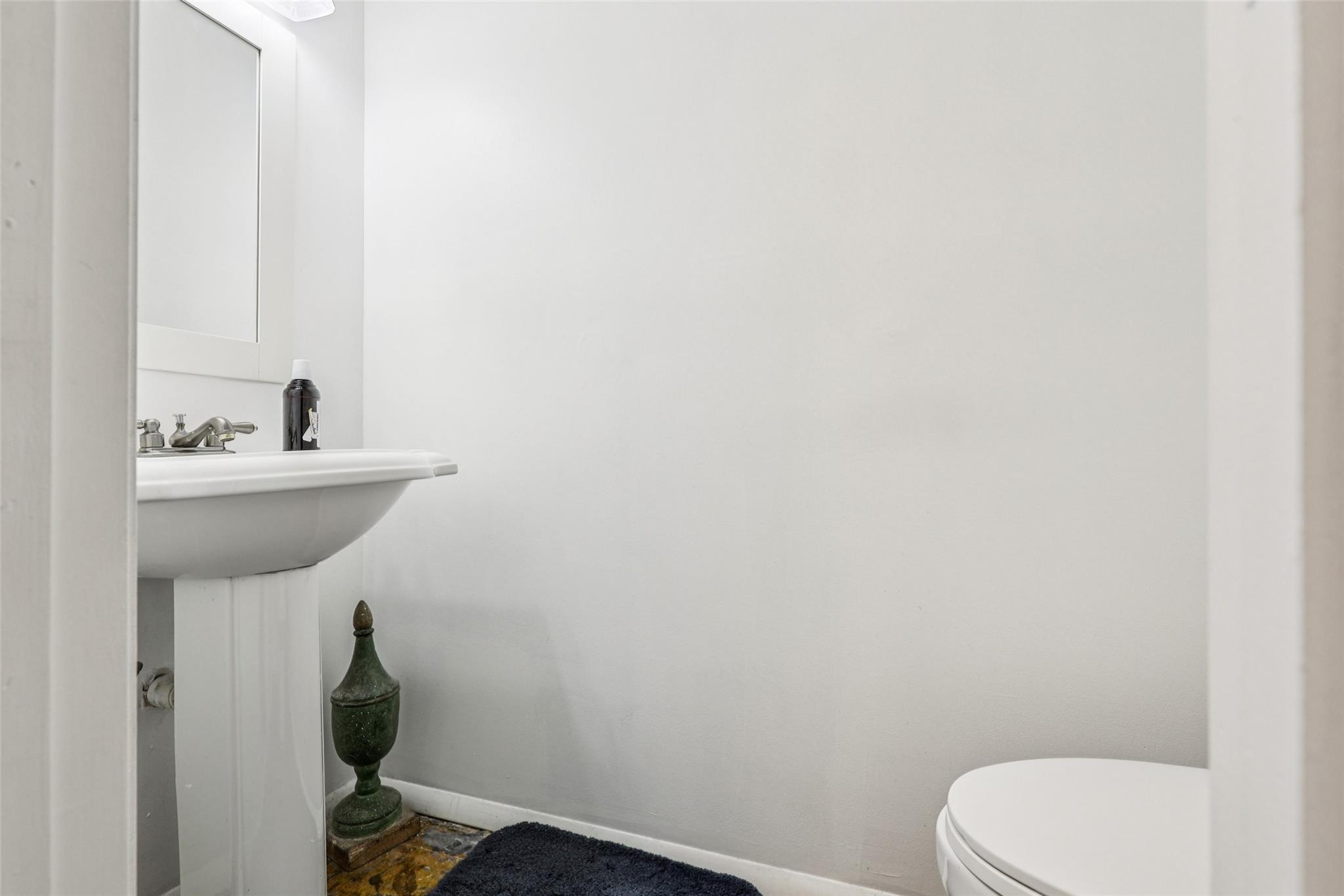 COUNTRY SQUIRE TOWNHOMES - Residential