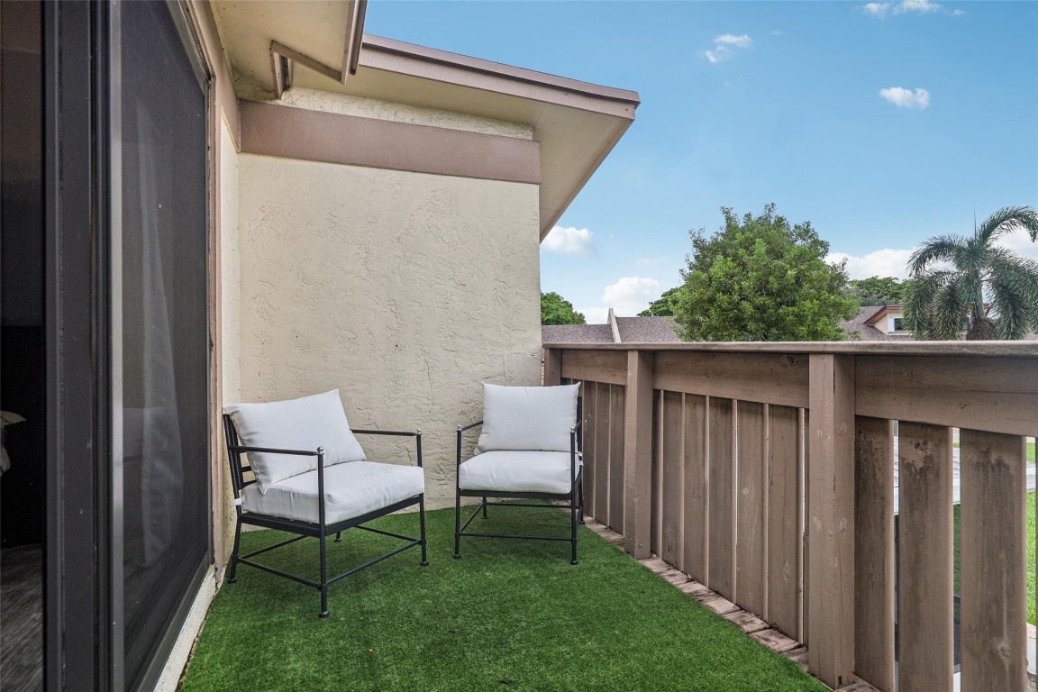 COUNTRY SQUIRE TOWNHOMES - Residential