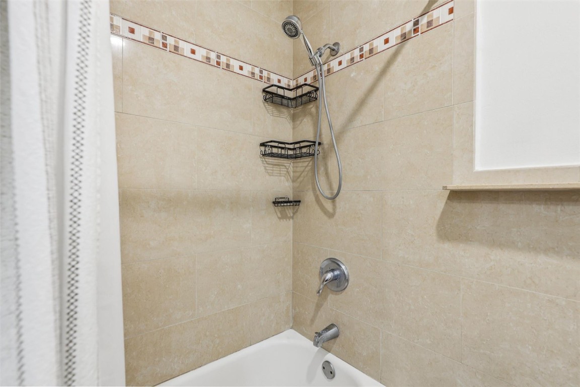 COUNTRY SQUIRE TOWNHOMES - Residential