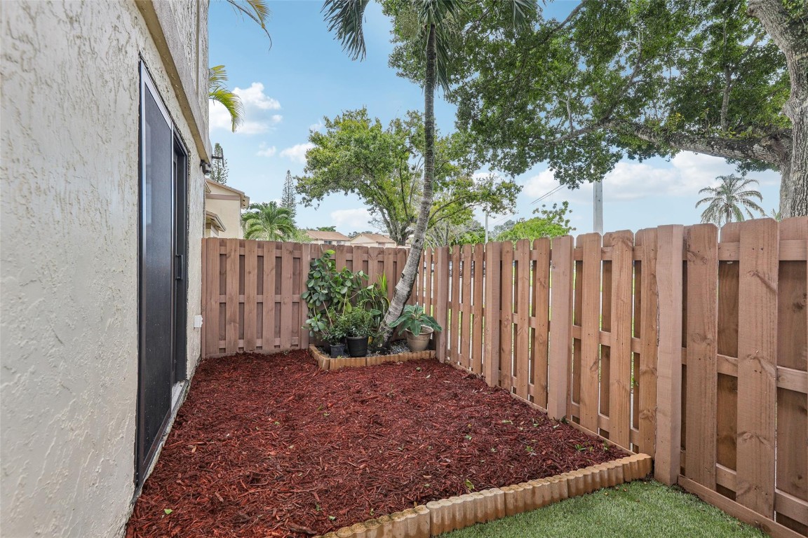 COUNTRY SQUIRE TOWNHOMES - Residential