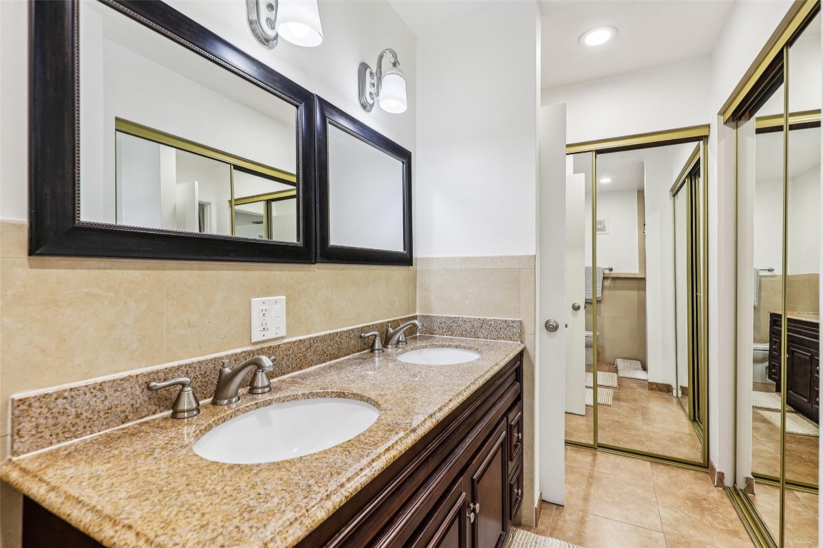 COUNTRY SQUIRE TOWNHOMES - Residential