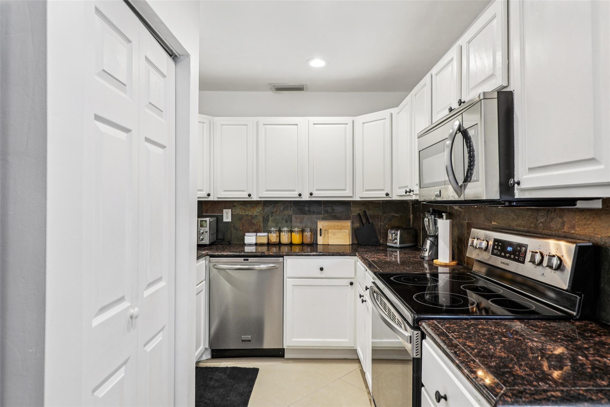 COUNTRY SQUIRE TOWNHOMES - Residential