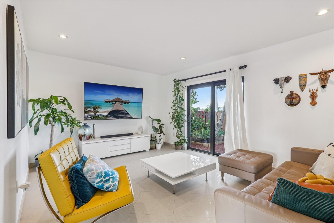 COUNTRY SQUIRE TOWNHOMES - Residential