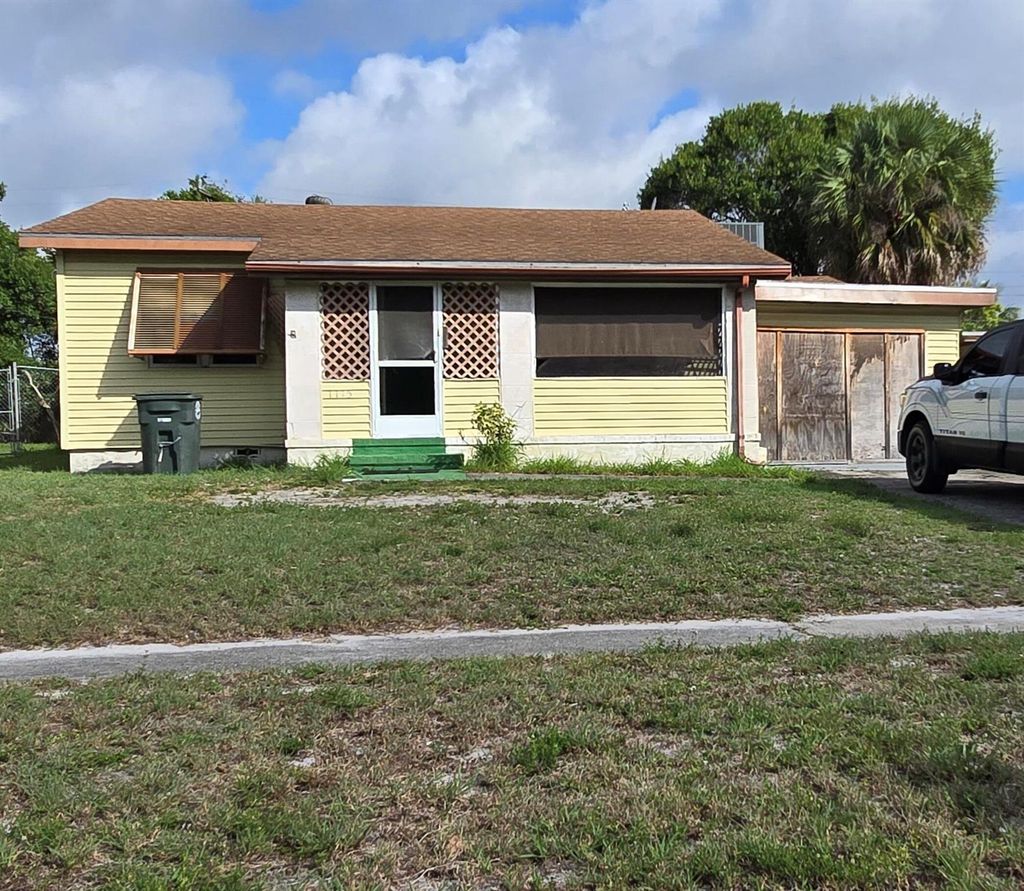 Photo of 1115 Colonial Road, Fort Pierce, FL 34950 (MLS # R11092790)