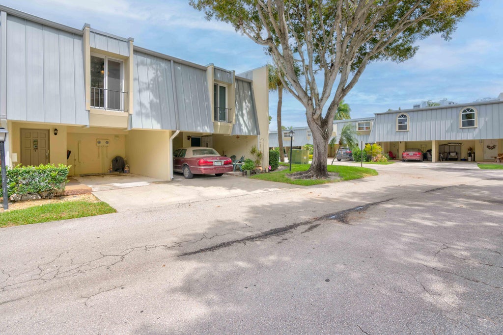 Photo of 390 GOLFVIEW Road #B, North Palm Beach, FL 33408 (MLS # B26082295)