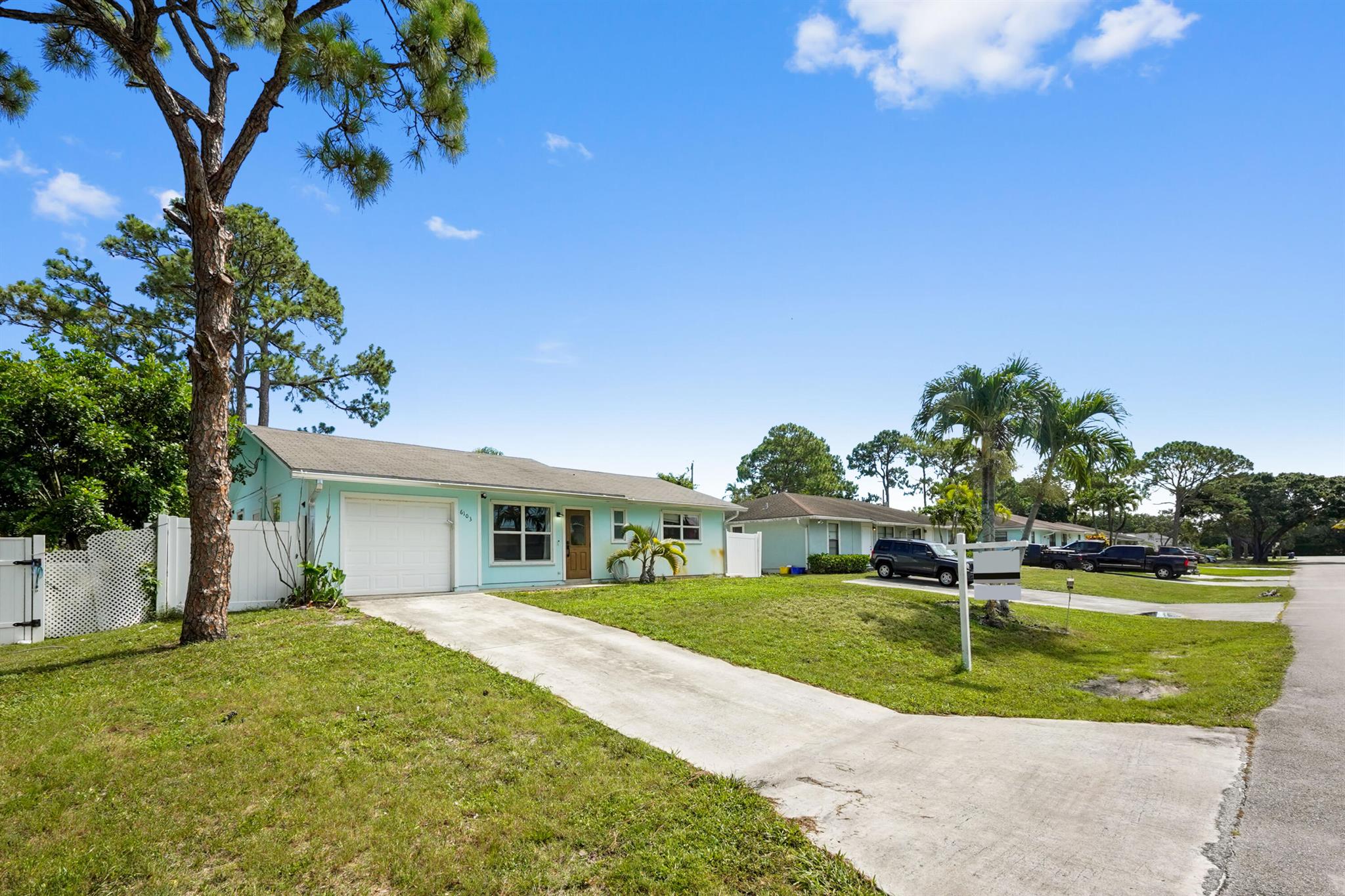 6103 Ebert Street, Jupiter, FL, 33458/$475,000 2 6103 Ebert Street