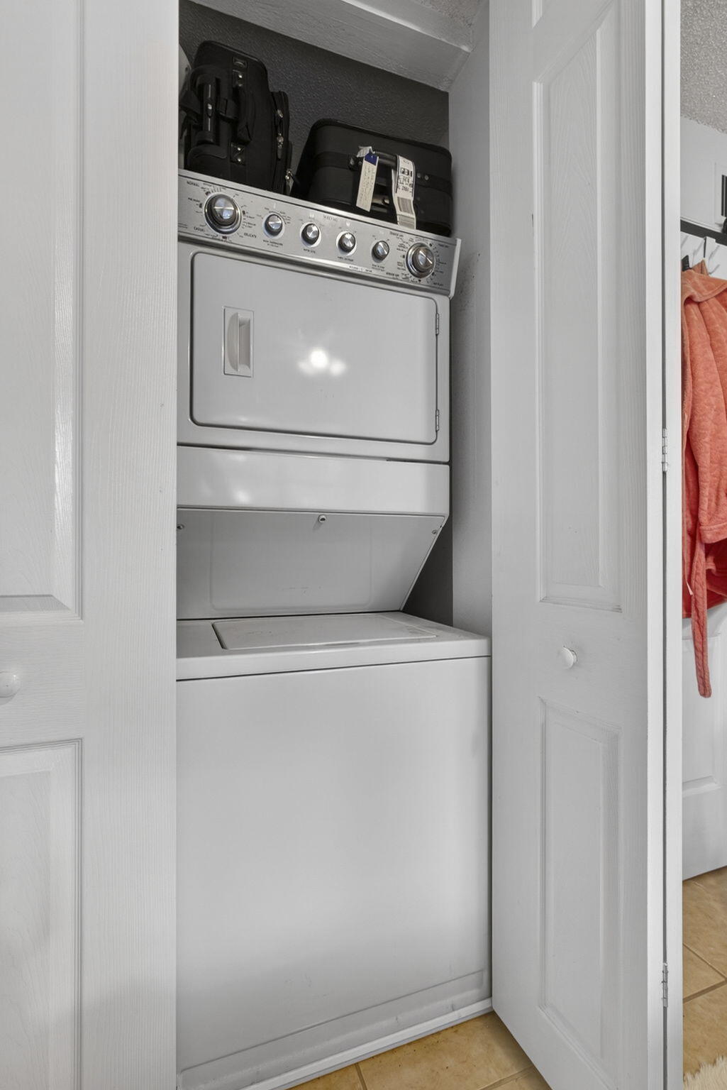 OXFORD CONDO - Residential