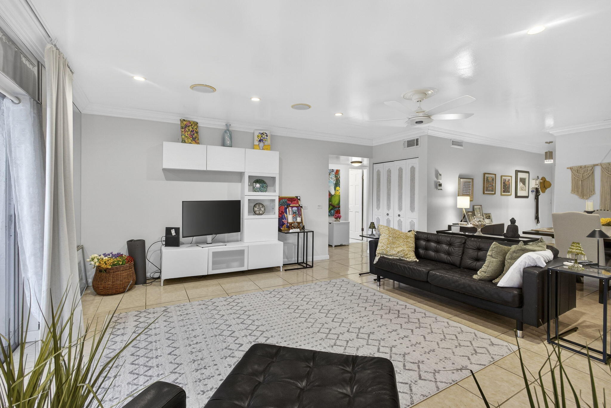 OXFORD CONDO - Residential