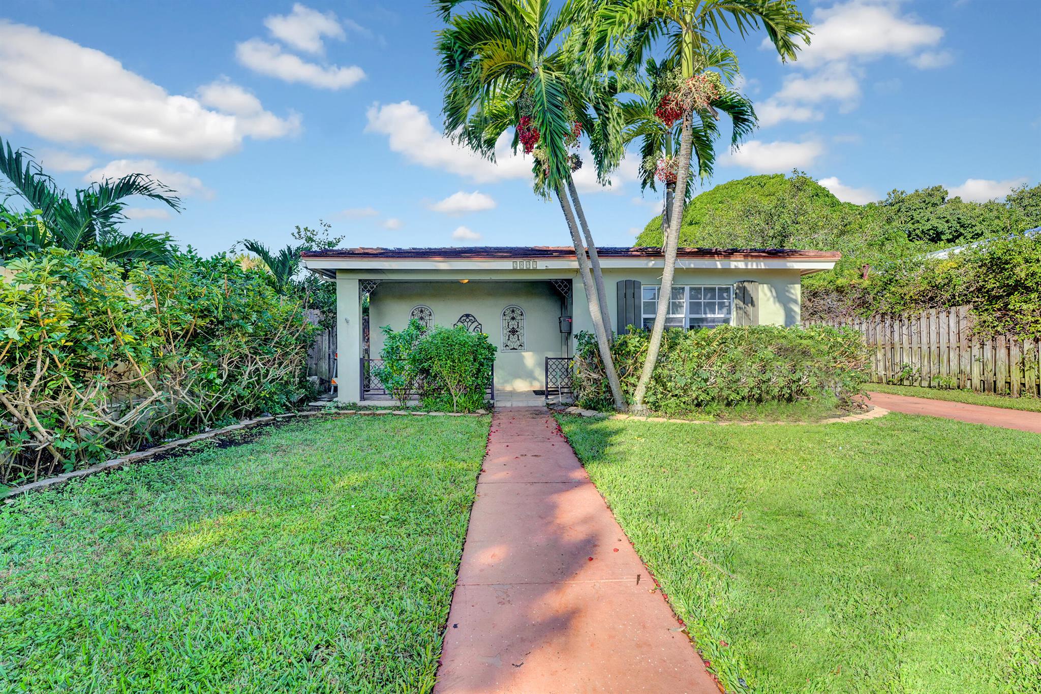 GALE LAKE WORTH 1 REAMNDE - Commercial Lease