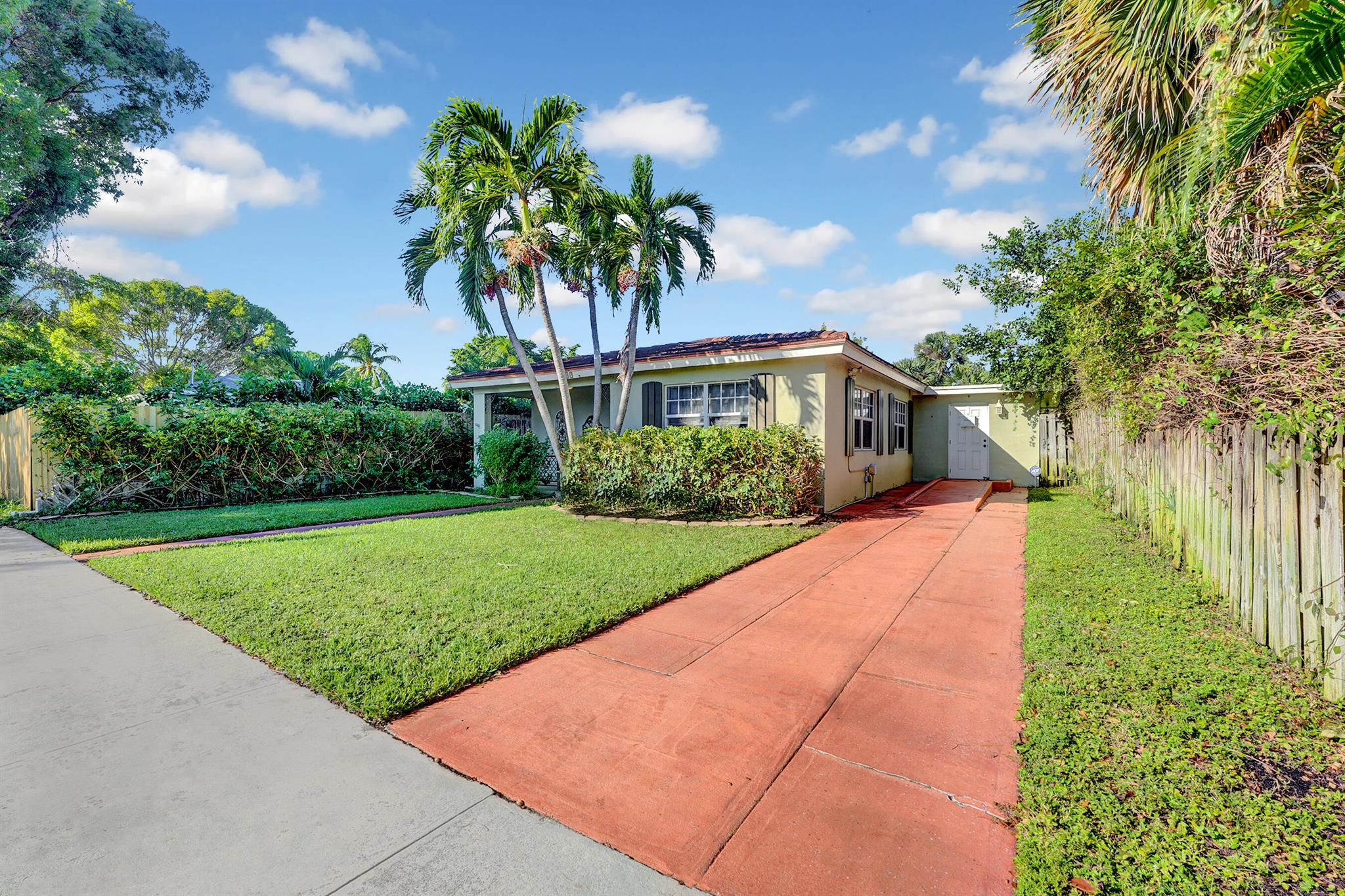 GALE LAKE WORTH 1 REAMNDE - Commercial Lease