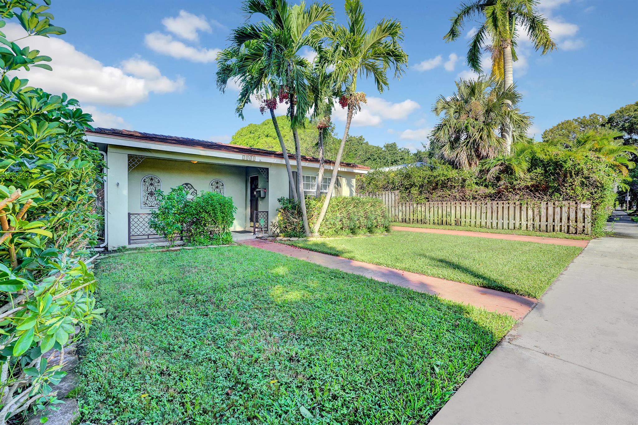 GALE LAKE WORTH 1 REAMNDE - Commercial Lease