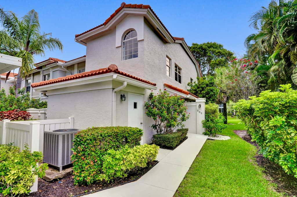 Photo of 7669 SPRINGWATER Place #202, Boynton Beach, FL 33437 (MLS # B26055423)