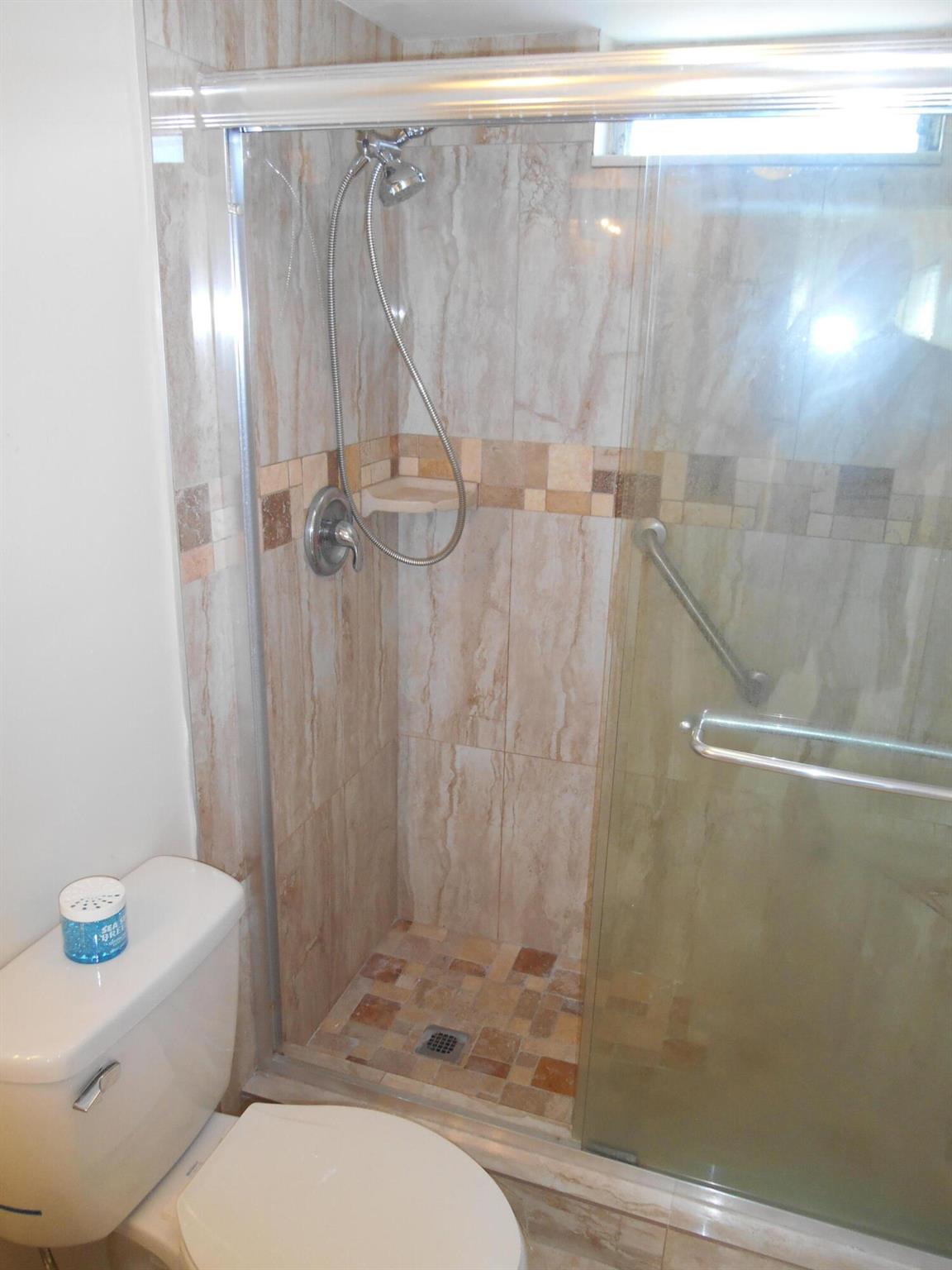 VILLAGE ROYALE - Residential Lease