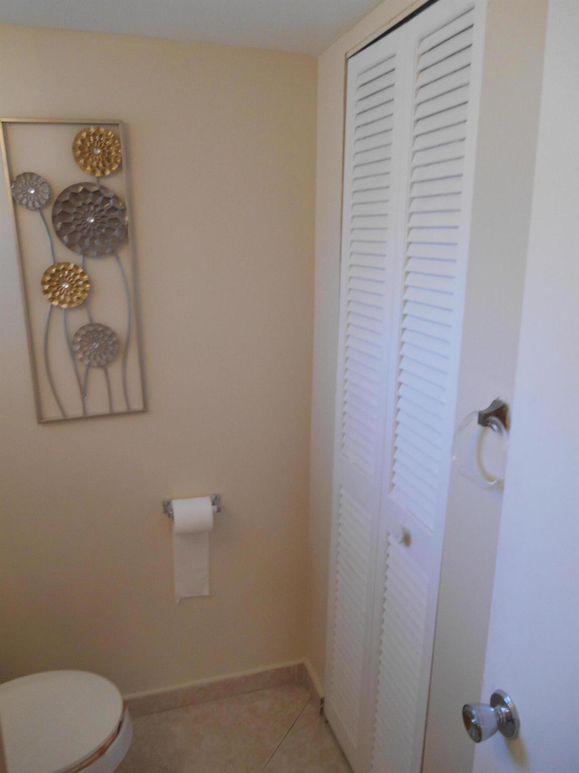 VILLAGE ROYALE - Residential Lease