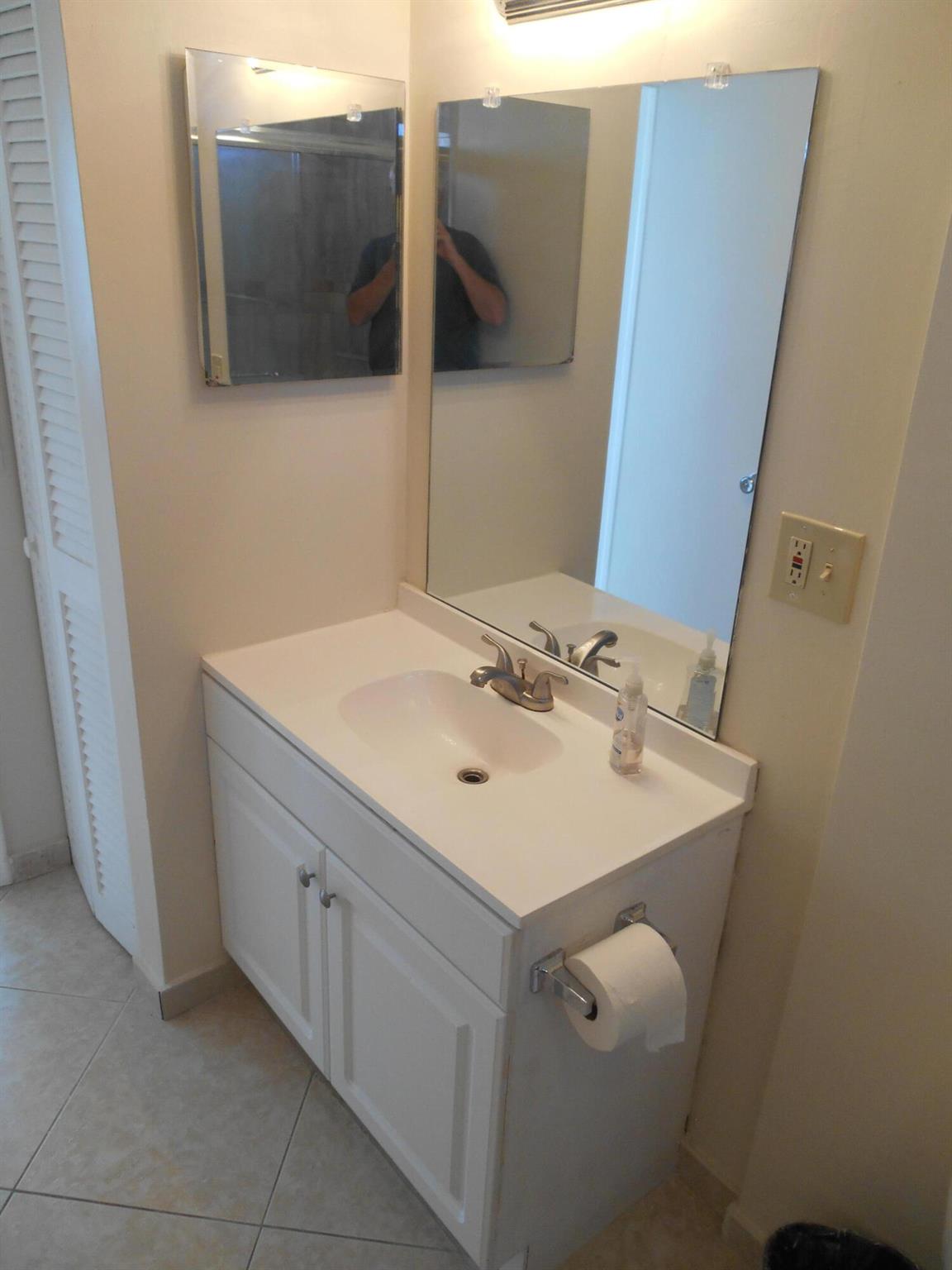 VILLAGE ROYALE - Residential Lease