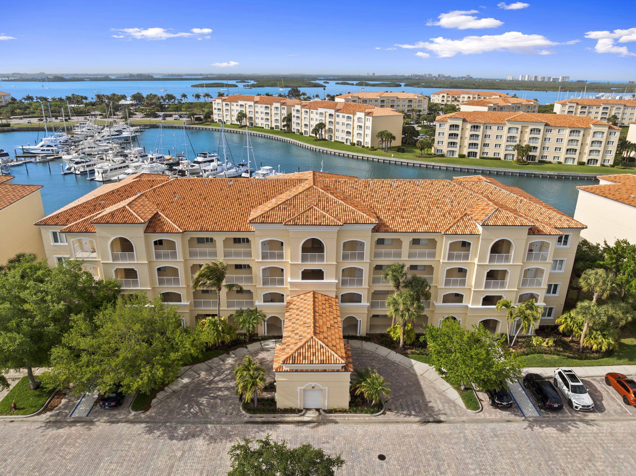 16 W Harbour Isle Dr W 303