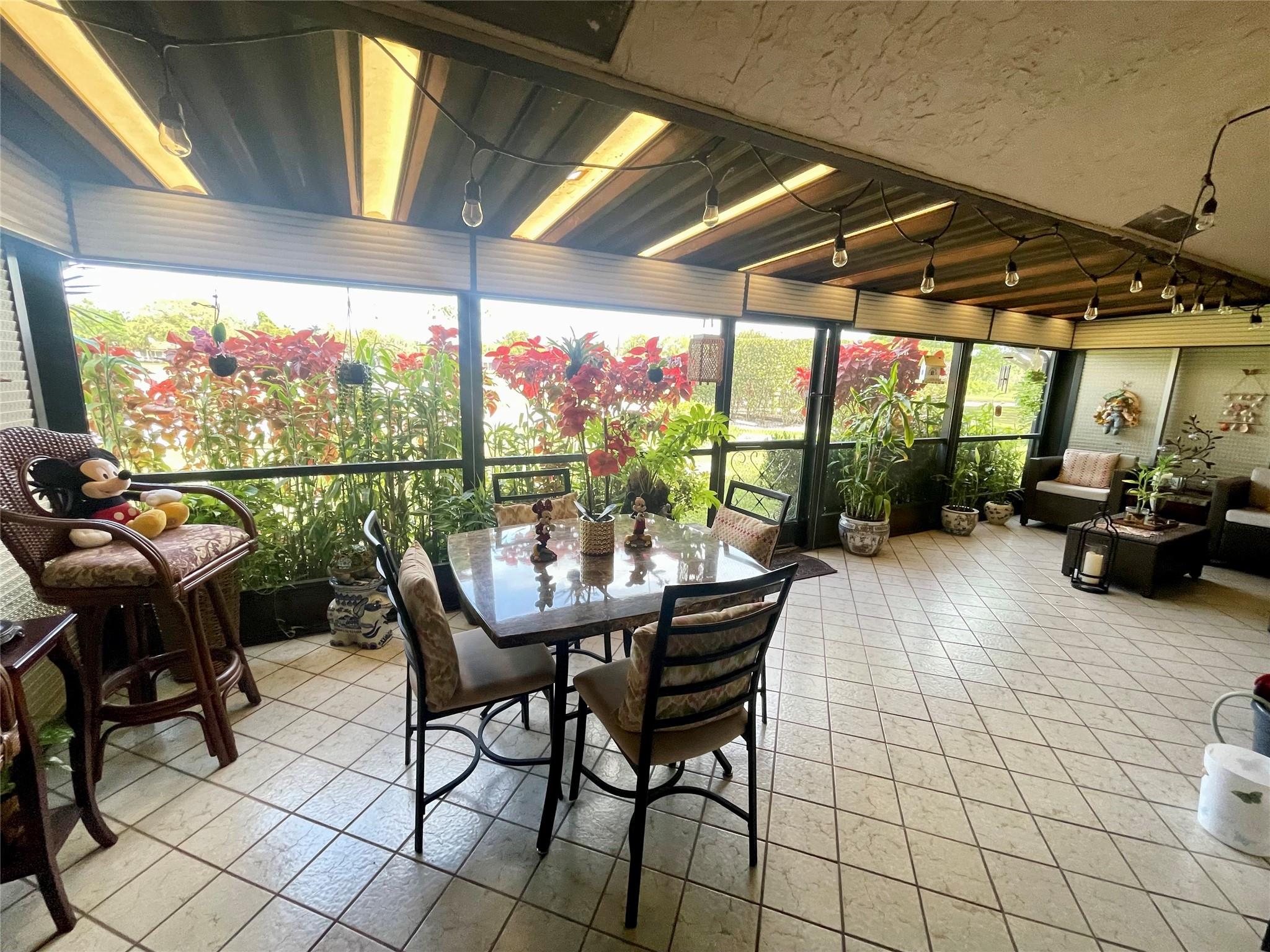 MAPLELEAF PATIO VILLAS AT - Residential