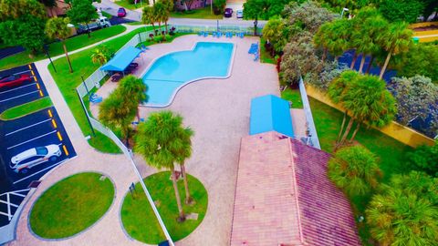 A home in Deerfield Beach