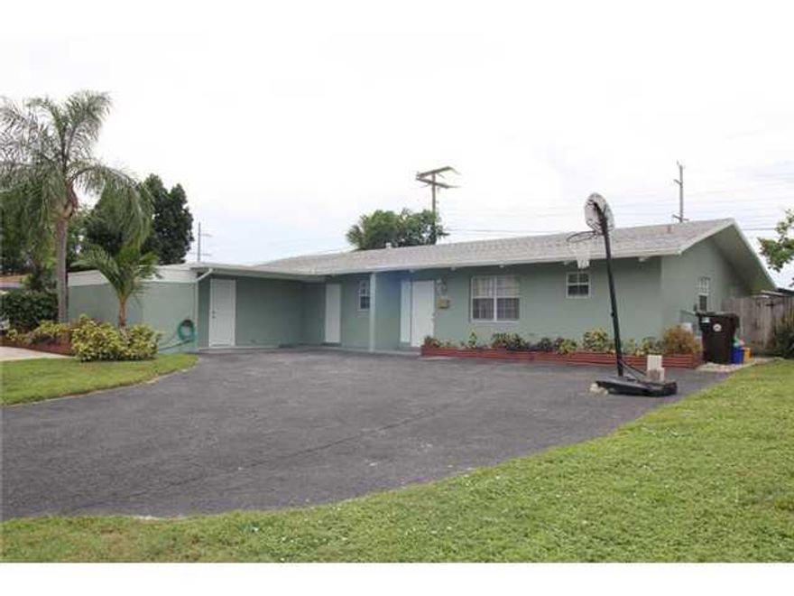 Zoning Just changed and is now a legal Tri-plex.  No problem obtaining financing. Listing agent has lenders that will lend on this property. FHA, VA, Conventional.
Investors Dream.  Three units  with long term tenants (17 yrs, 9yrs & 6 yrs). Each unit has own address and electric meter. Full hurricane shutters. Water is paid by owner. Well maintained and no HOA.  Owner retiring and moving to Tenn.