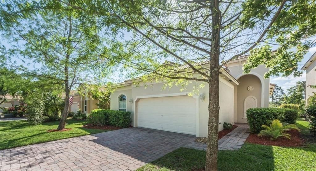 Photo of 6111 Arlington Way, Fort Pierce, FL 34951 (MLS # R10728333)