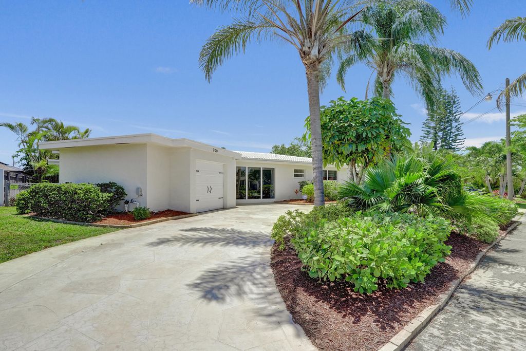 Photo of 700 SE 5th Avenue, Pompano Beach, FL 33060 (MLS # B26026525)