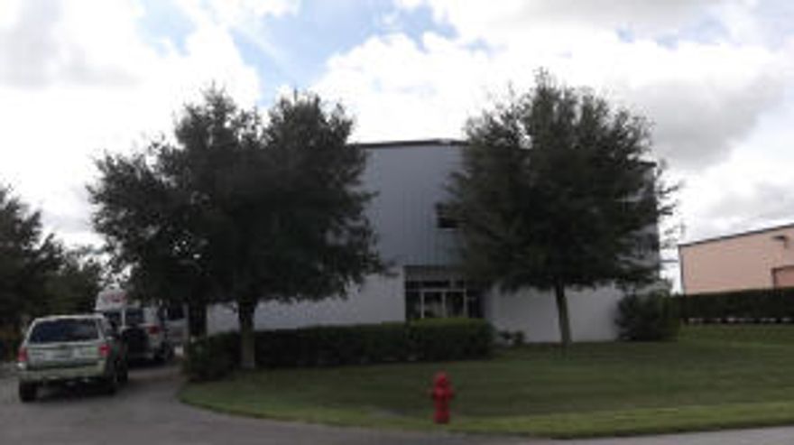 Nice building many uses, paint spray booth, air compressor, Fans, 24 foot ceilings front office space, loft area, 2 bathrooms, alarm system , easy access to I95 & the Turnpike All information taken from owner and tax records all measurements are approximate buyer verification suggested