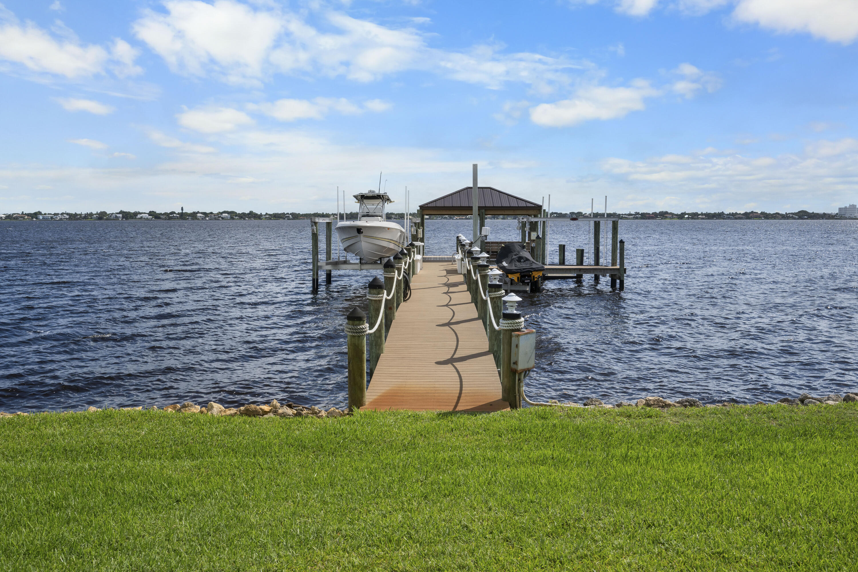 Jensen Beach, Florida, 34957, United States, 4 Bedrooms Bedrooms, ,5 BathroomsBathrooms,Residential,Active,2008001