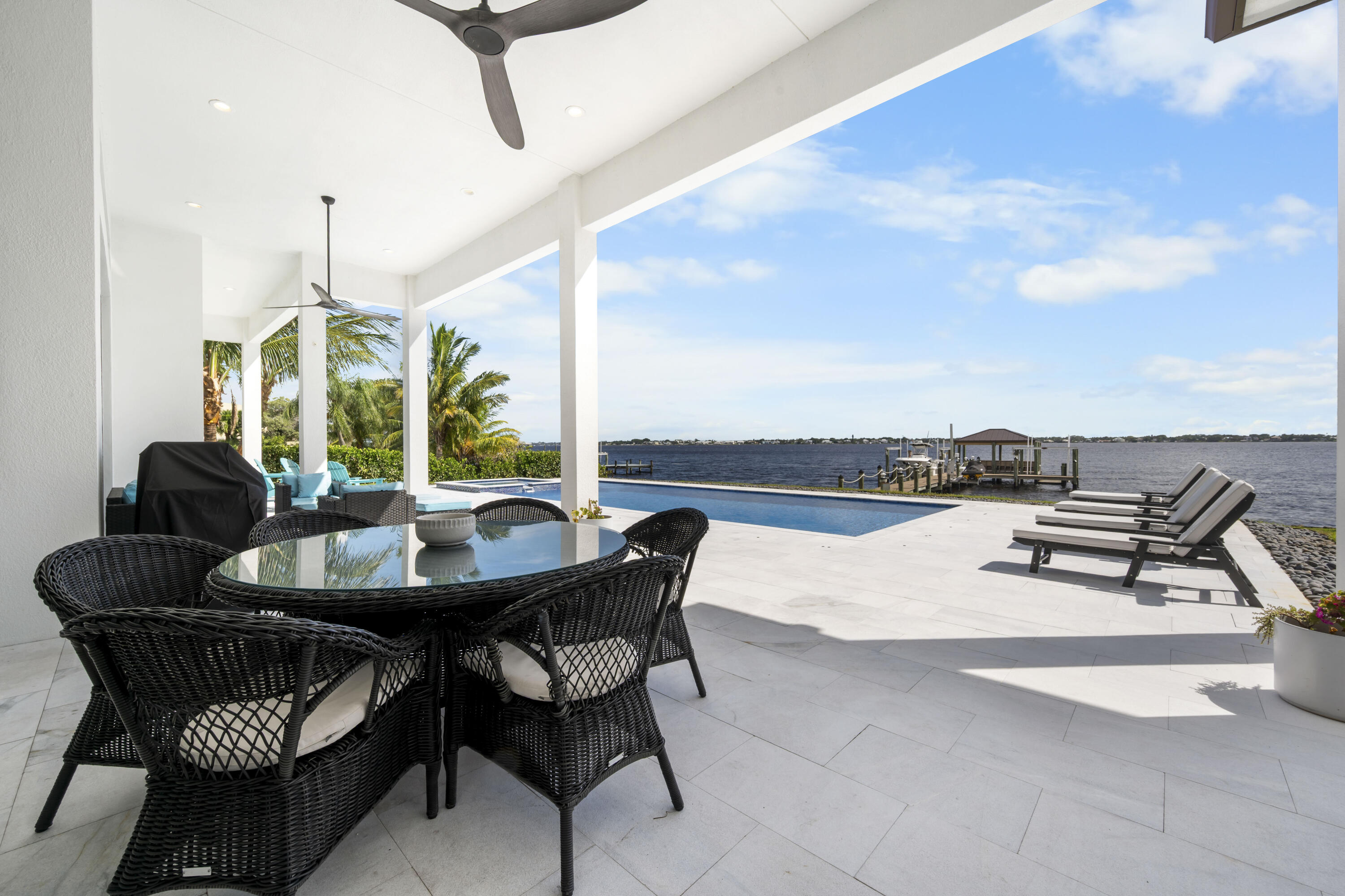 Jensen Beach, Florida, 34957, United States, 4 Bedrooms Bedrooms, ,5 BathroomsBathrooms,Residential,Active,2008001