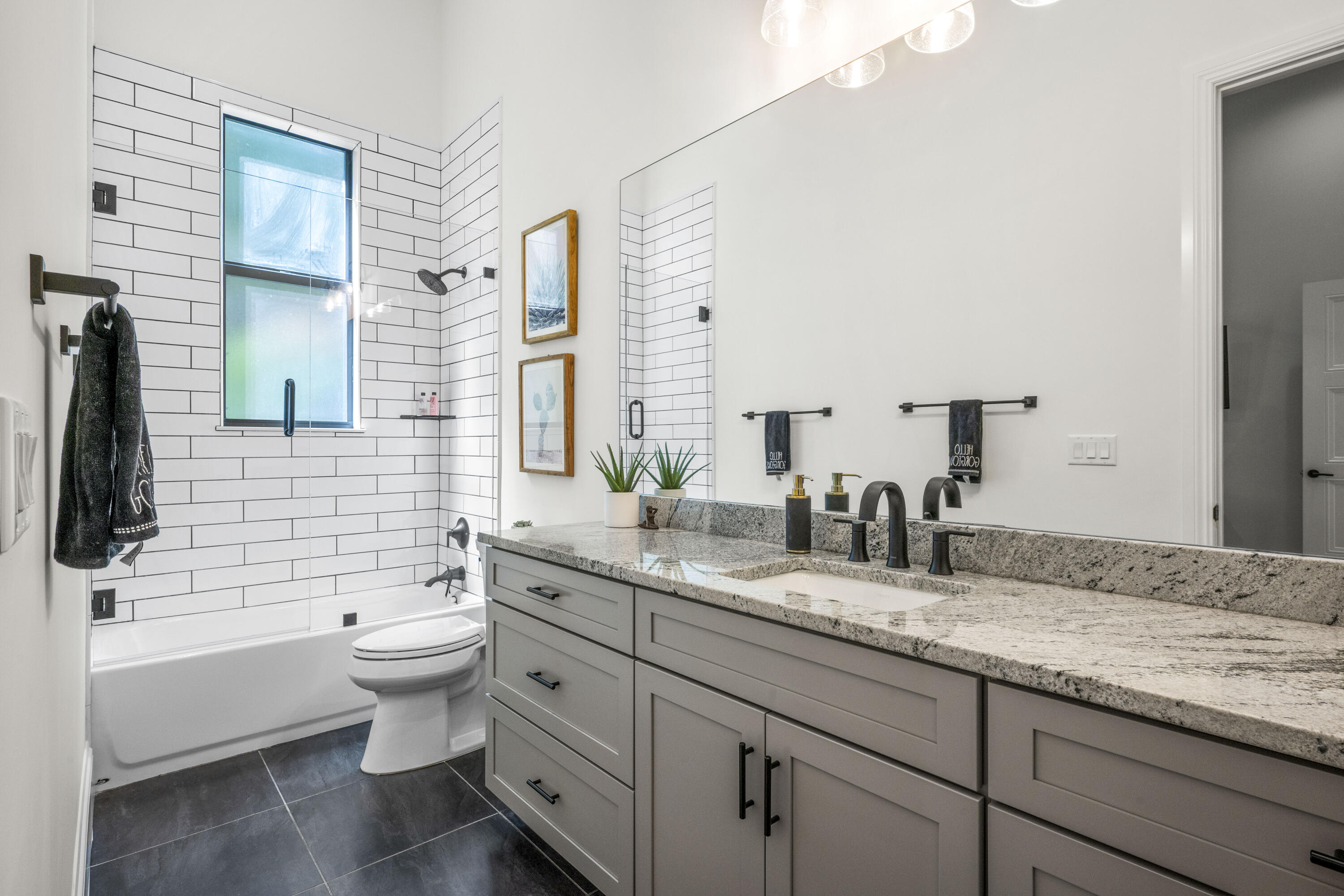 Jensen Beach, Florida, 34957, United States, 4 Bedrooms Bedrooms, ,5 BathroomsBathrooms,Residential,Active,2008001