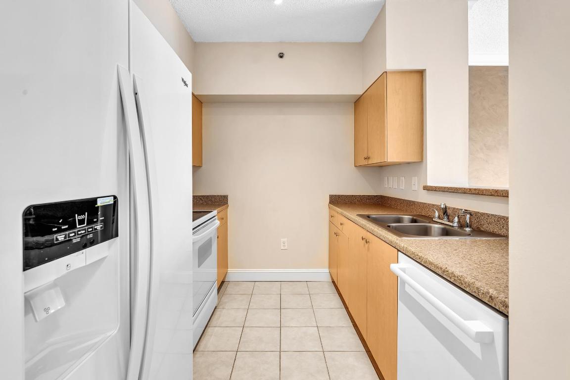 MONTECITO PALM BEACH CONDOMINIUM - Residential