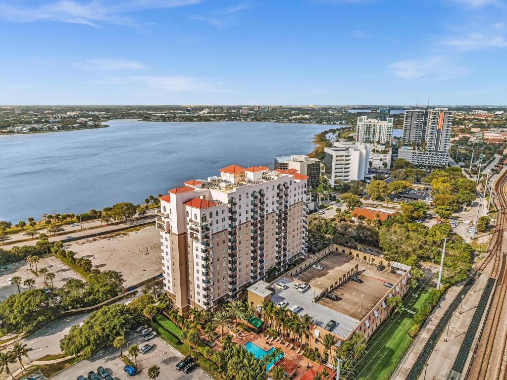 MONTECITO PALM BEACH CONDOMINIUM - Residential