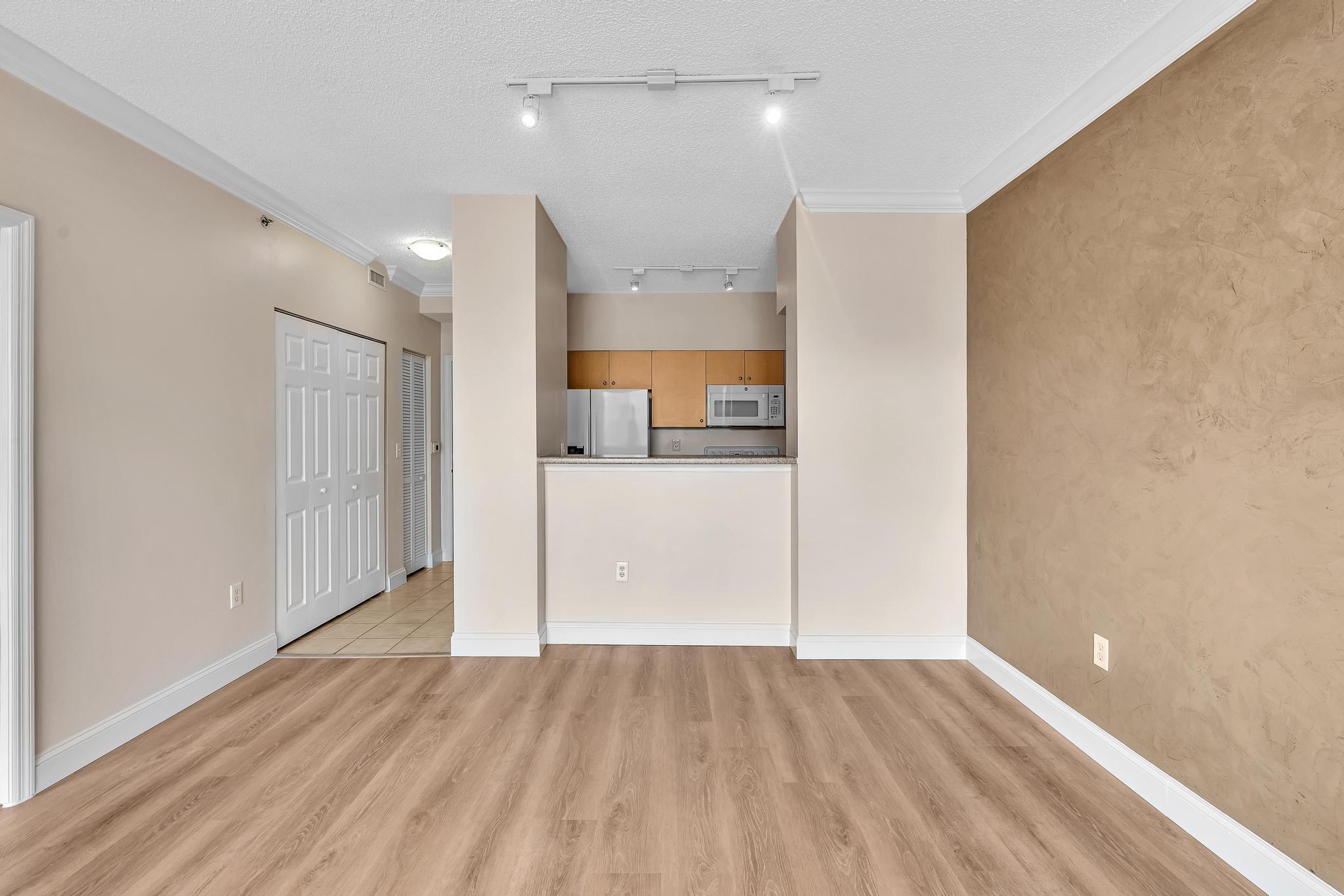 MONTECITO PALM BEACH COND - Residential