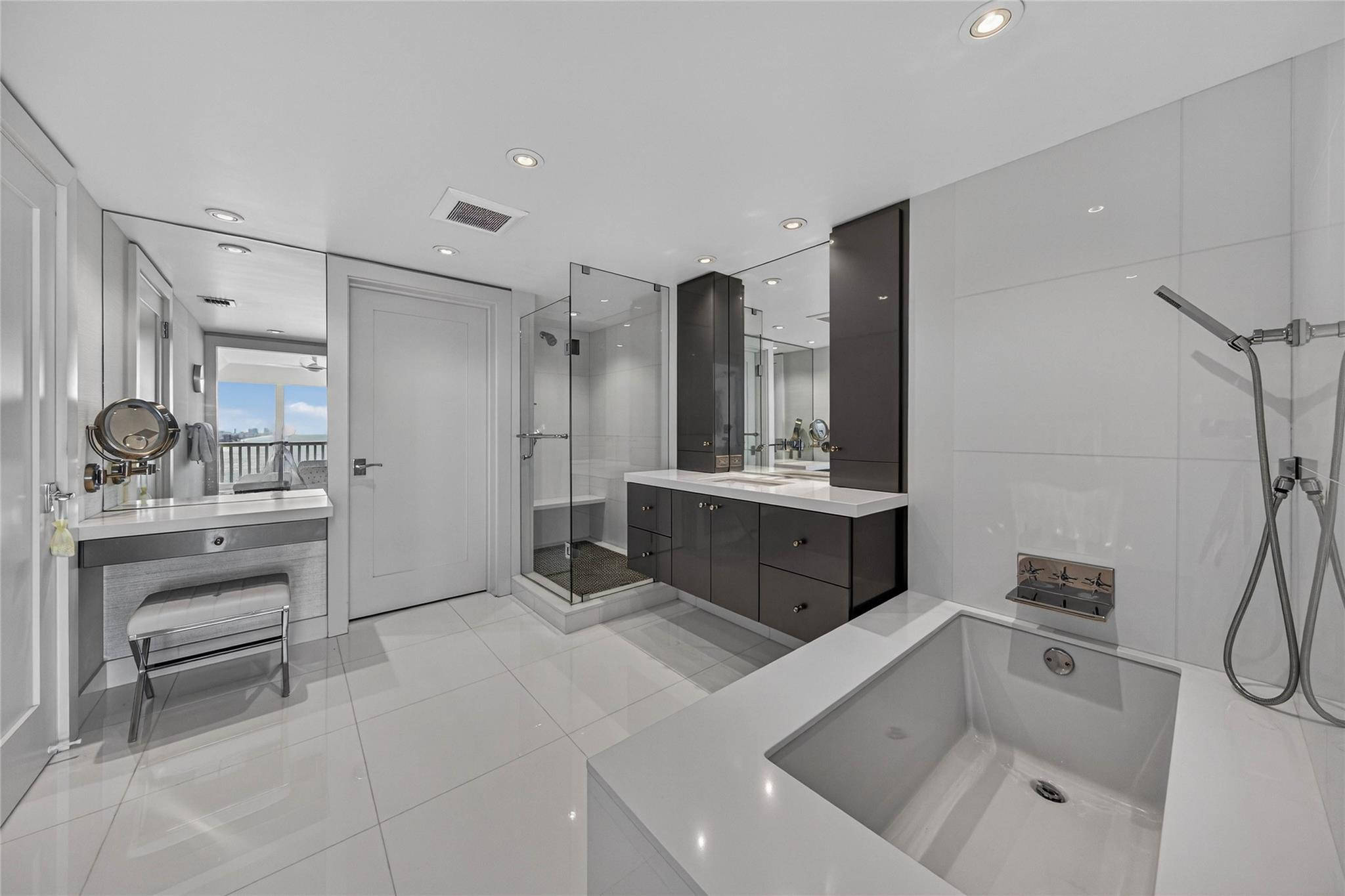 Point of Americas II - Residential