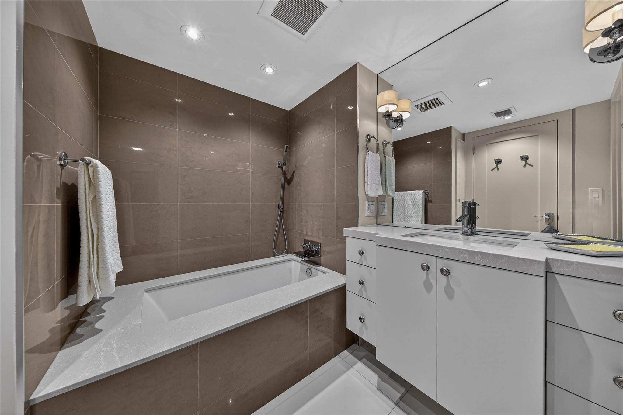 Point of Americas II - Residential