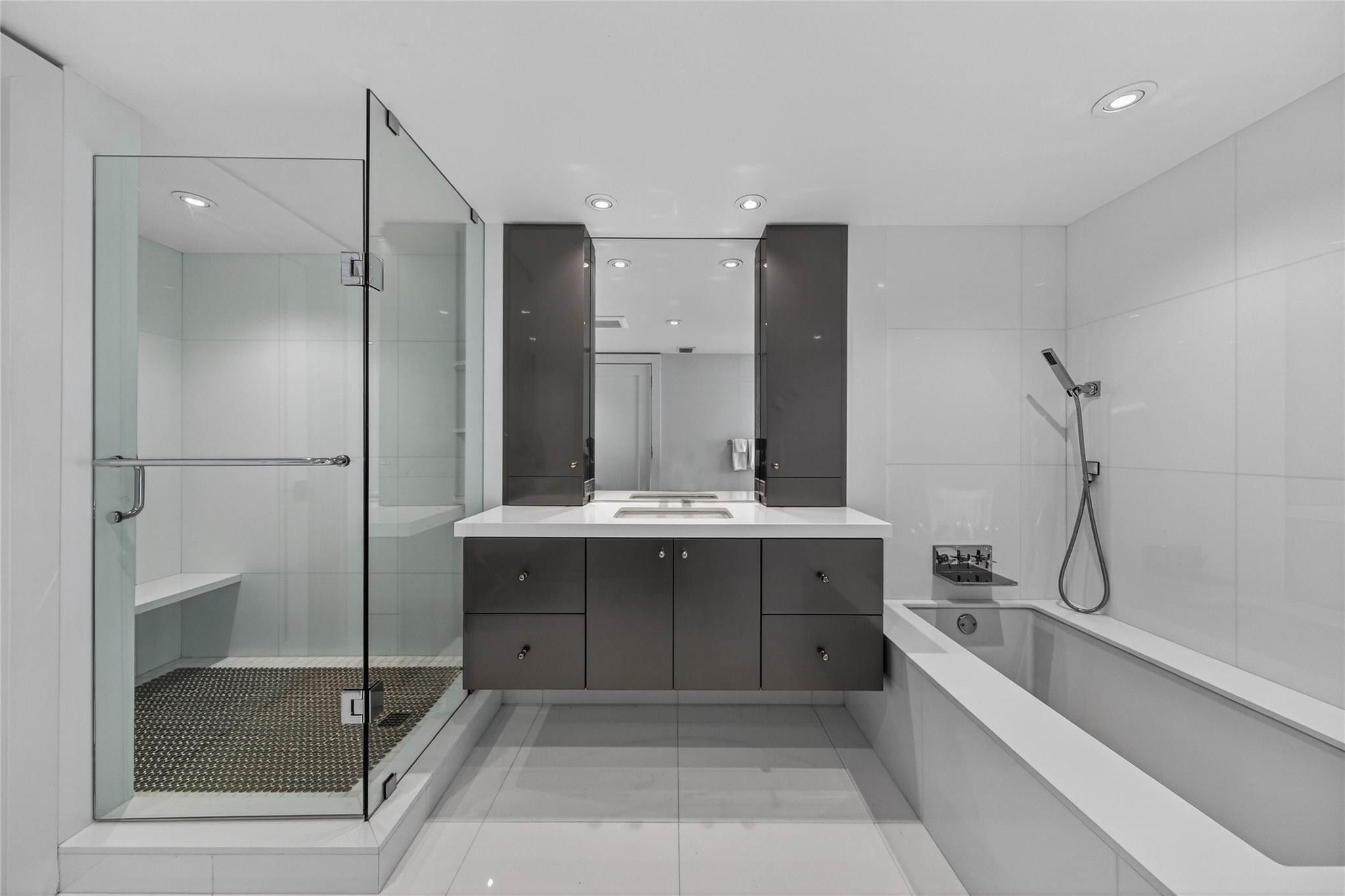 Point of Americas II - Residential